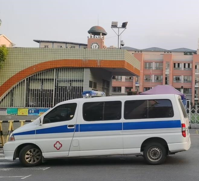 黄埔救护车出租护送骨折病人一公里多少钱